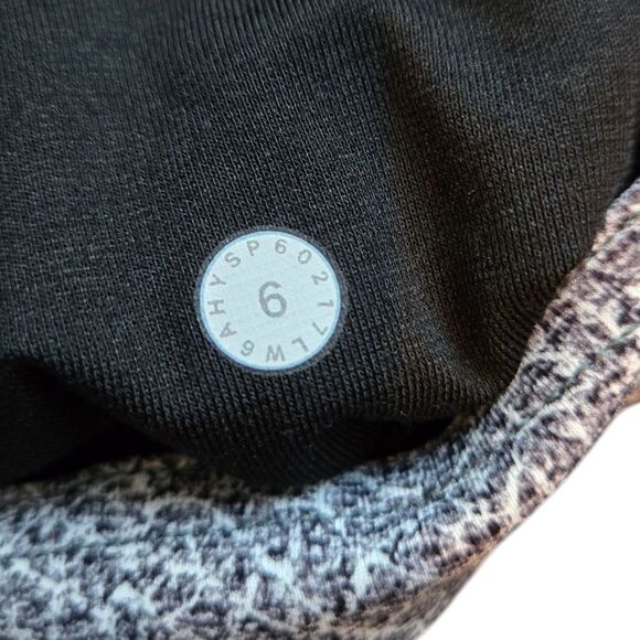 Lululemon Train Times Crop 17" - Fractal Alpine White Black - Picture 11 of 11